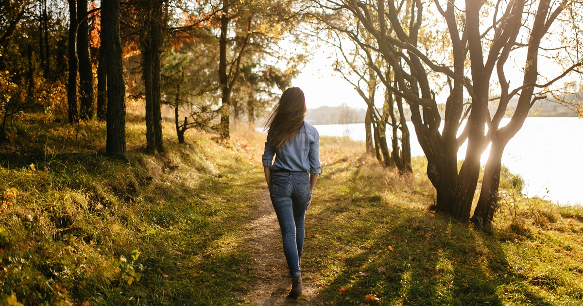 Lee más sobre el artículo Meditación caminando: moverse también es estar presente